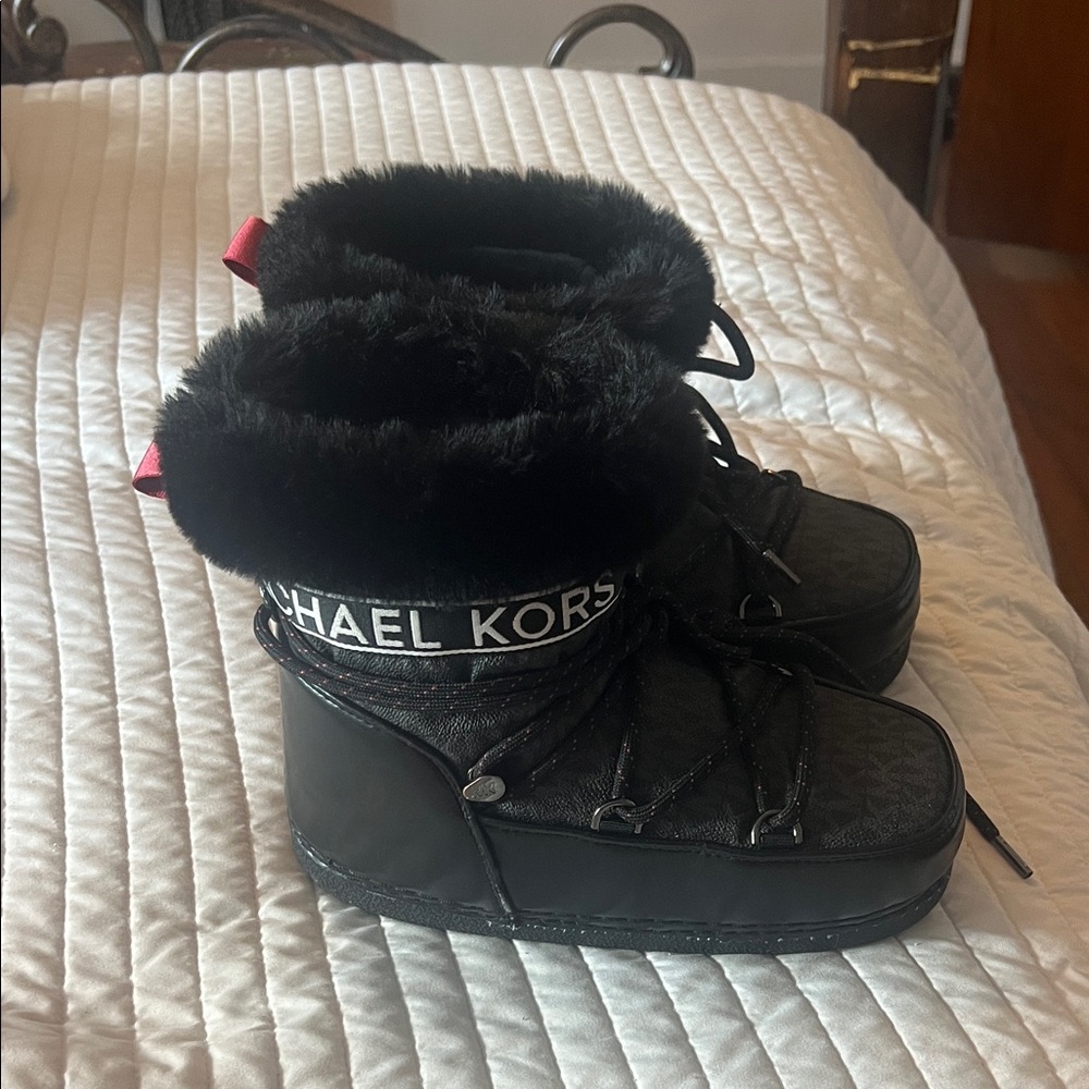 Michael Kors Black Fur-Trimmed MOON Boots
